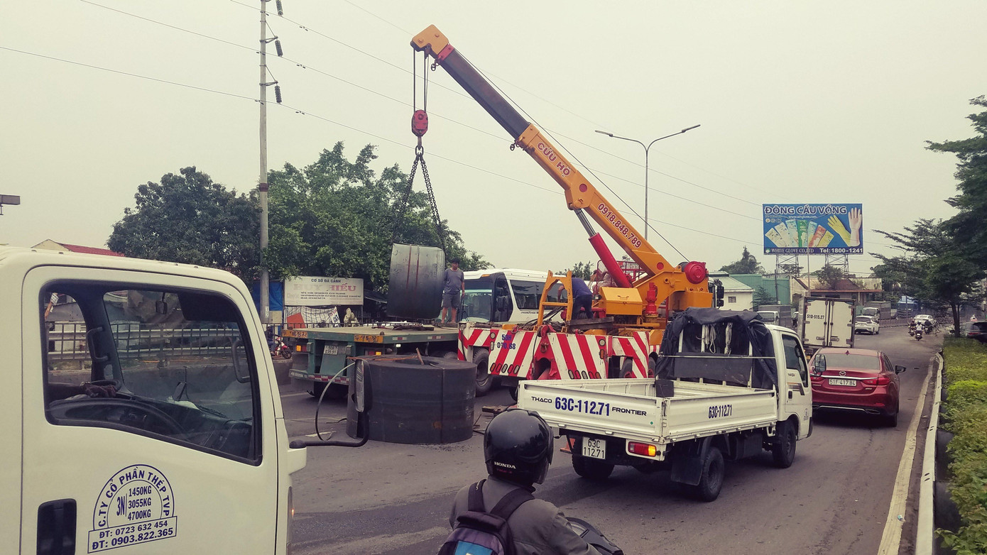 Hiện trường sự cố tai nạn gây cản trở giao thông. Ảnh: MK Hiện trường sự cố tai nạn gây cản trở giao thông. Ảnh: MK