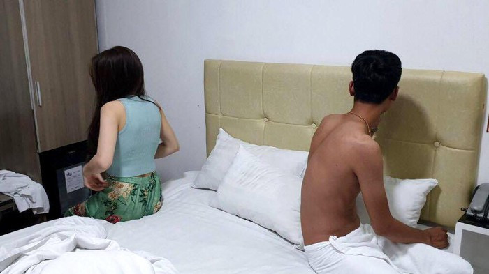 Bắt quả tang 2 nữ tiếp viên nhà hàng bán dâm cho khách ảnh 1