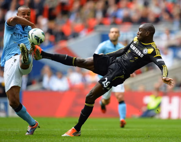 Siêu phẩm của Demba Ba không đủ giúp Chelsea lội ngược dòng trước Man City. Siêu phẩm của Demba Ba không đủ giúp Chelsea lội ngược dòng trước Man City
