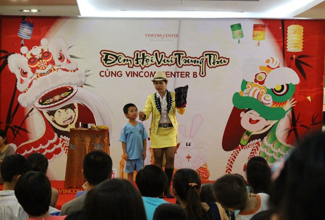 Tiết mục ảo thuật huyền bí khiến các khán giả nhí trầm trồ thán phục