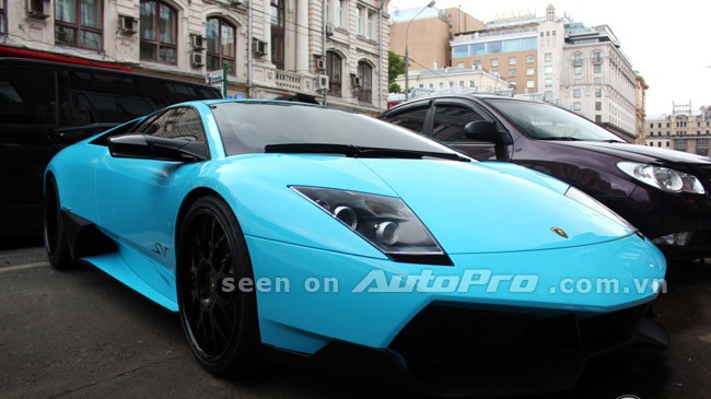 Không đến từ Trung Đông nhưng rapper Timati lại sở hữu trong tay một chiếc Lamborghini Murcielago LP670-4 SuperVeloce màu xanh ngọc đặc trưng cho Hoàng gia Al-Thani . Không đến từ Trung Đông nhưng rapper Timati lại sở hữu trong tay một chiếc Lamborghini Murcielago LP670-4 SuperVeloce màu xanh ngọc đặc trưng cho Hoàng gia Al-Thani