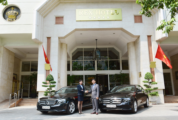 Khách sạn Rex Hotel đón chào bộ đôi Mercedes – Benz E 250 thế hệ mới ảnh 2