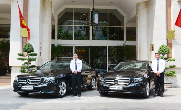 Khách sạn Rex Hotel đón chào bộ đôi Mercedes – Benz E 250 thế hệ mới ảnh 1