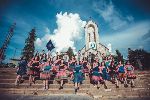 Học sinh trung học chi tiền triệu chụp ảnh kỷ yếu ảnh 1