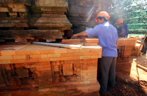 Chuyên gia khảo cổ lo ngại 'di tích Mỹ Sơn bị khai quật nham nhở' ảnh 1