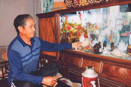 Ông Lê Văn Biền cất những con ốc biển Trường Sa trong tủ làm kỷ niệm	Ảnh: Trung Hiền