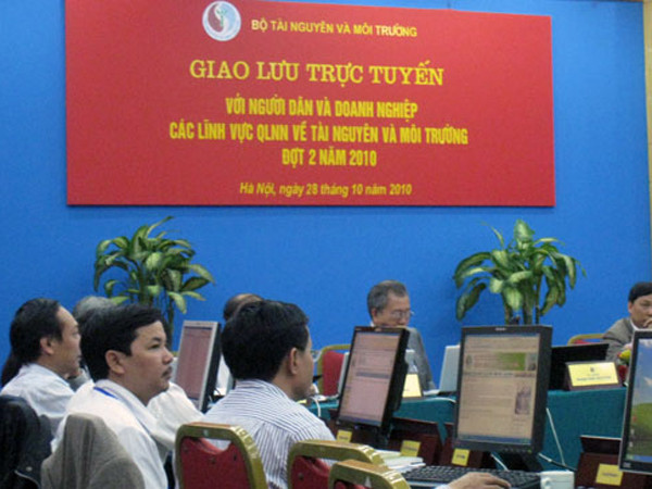 Bộ Tài nguyên và Môi trường trong một lần giao lưu với người dân và doanh nghiệp