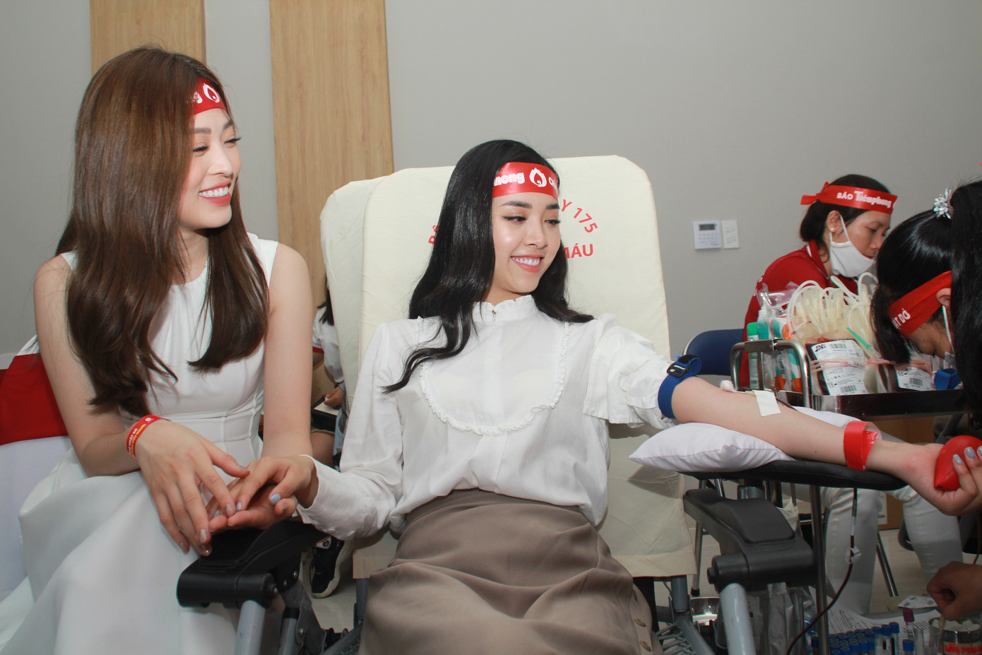 Á hậu Phương Nga, Thúy An rạng rỡ tham gia Chủ nhật Đỏ 2020 tại Bình Dương ảnh 5