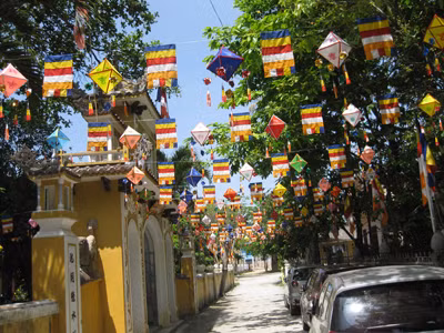 Sắc màu Phật đản . Sắc màu Phật đản