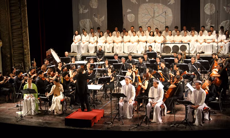 Vở Thanh xướng - Nhạc kịch có dàn nhạc giao hưởng là chủ đạo.