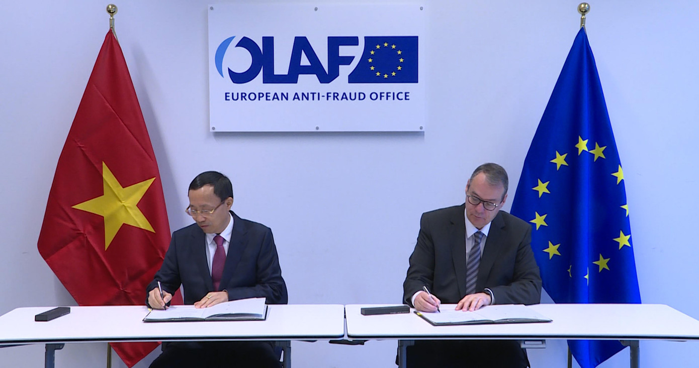 Tổng cục trưởng Tổng cục Hải quan ký kết thoả thuận với đại diện OLAF Tổng cục trưởng Tổng cục Hải quan ký kết thoả thuận với đại diện OLAF