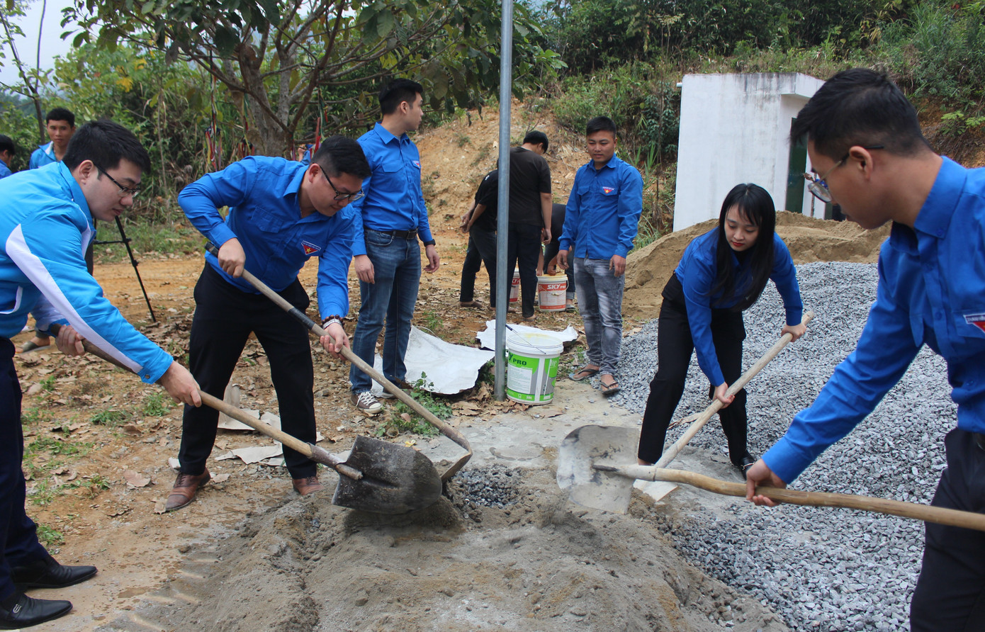 Các tổ chức Đoàn tiến hành khởi công xây dựng tuyến đường thanh niên tại xã Khổng Lào với tổng trị giá 60 triệu đồng. Đây là công trình thanh niên chào mừng thành công Đại hội Đoàn toàn quốc lần thứ XII. Các tổ chức Đoàn tiến hành khởi công xây dựng tuyến đường thanh niên tại xã Khổng Lào với tổng trị giá 60 triệu đồng. Đây là công trình thanh niên chào mừng thành công Đại hội Đoàn toàn quốc lần thứ XII.