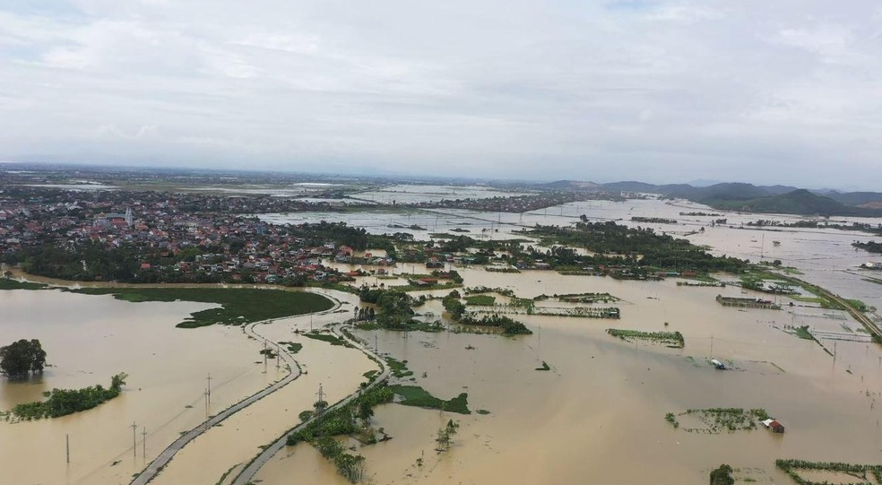Mỗi khi mưa lớn, khu vực thị xã Hoàng Mai đều ngập trong "biển nước". Mỗi khi mưa lớn, khu vực thị xã Hoàng Mai đều ngập trong "biển nước".