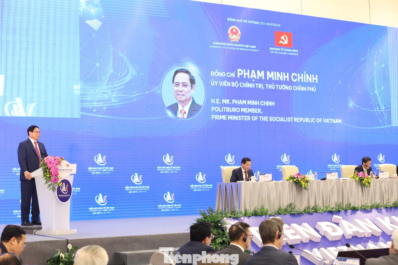 Thủ tướng đề nghị các Bộ, ngành điều hành chính sách tiền tệ, tài chính linh hoạt, hiệu quả (Ảnh: Như Ý). Thủ tướng đề nghị các Bộ, ngành điều hành chính sách tiền tệ, tài chính linh hoạt, hiệu quả (Ảnh: Như Ý).