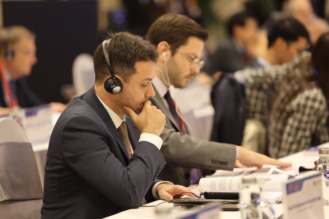 Các chuyên gia cho rằng, vấn đề quan trọng của Việt Nam hiện nay là khôi phục niềm tin của nhà đầu tư trên thị trường tài chính (Ảnh: Như Ý). Các chuyên gia cho rằng, vấn đề quan trọng của Việt Nam hiện nay là khôi phục niềm tin của nhà đầu tư trên thị trường tài chính (Ảnh: Như Ý).