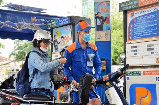 Giá xăng có lần giảm đầu tiên sau kỳ nghỉ Tết Nguyên đán. Giá xăng có lần giảm đầu tiên sau kỳ nghỉ Tết Nguyên đán.