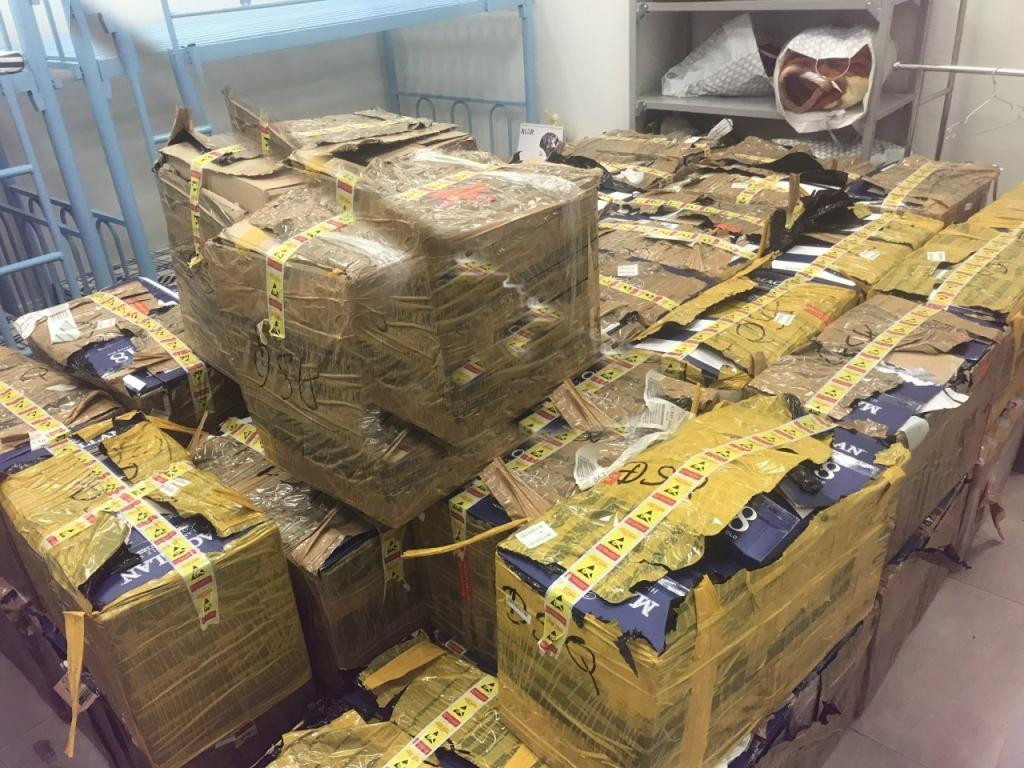 Lô hàng lậu được Hải quan phát hiện trên chuyến bay giải cứu công dân từ Nga về Việt Nam Lô hàng lậu được Hải quan phát hiện trên chuyến bay giải cứu công dân từ Nga về Việt Nam