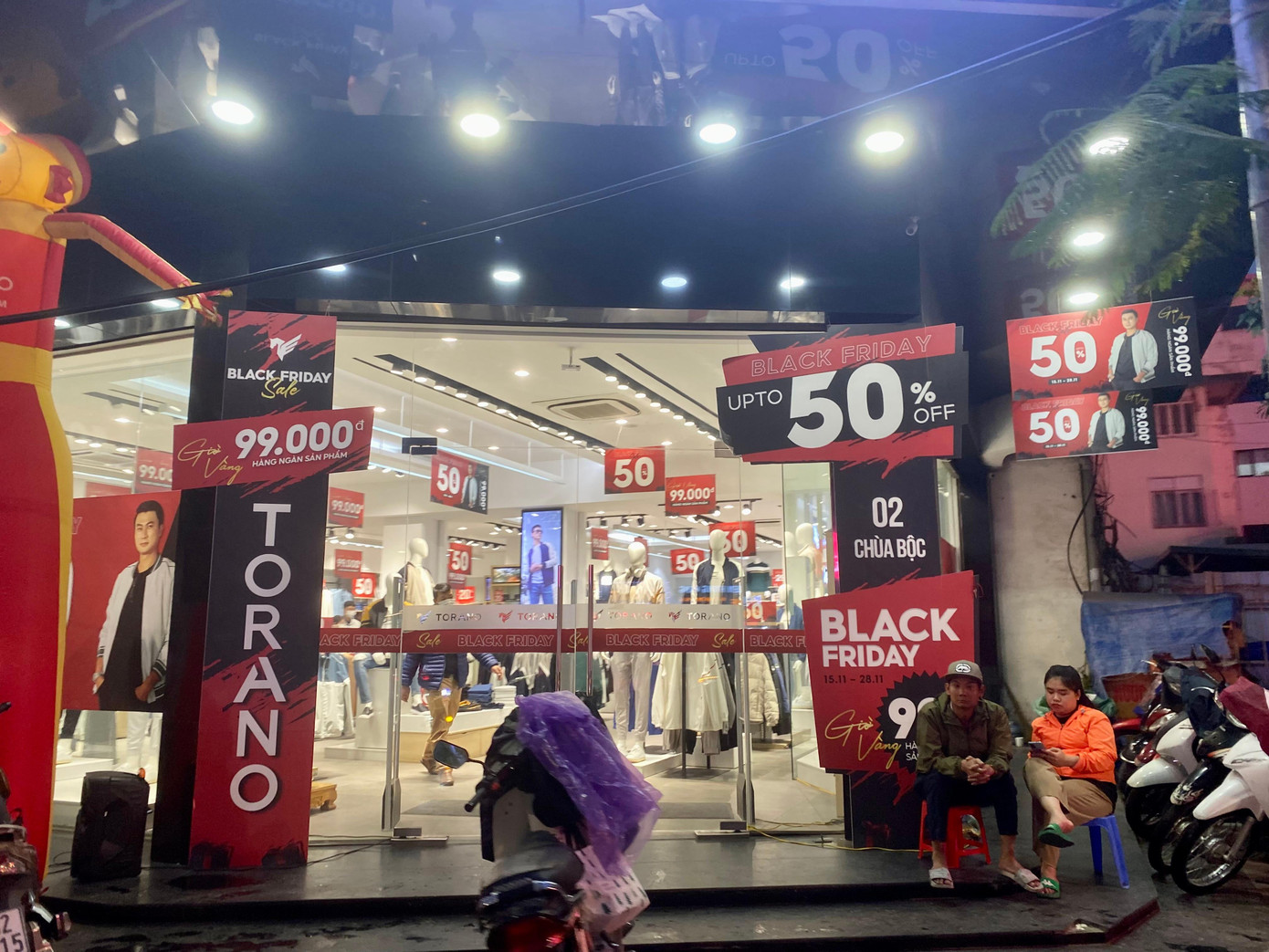 Hà Nội phát động chương trình "Midnight sale &amp; Online 2022" giảm giá từ 50%-100% để kích cầu người tiêu dùng