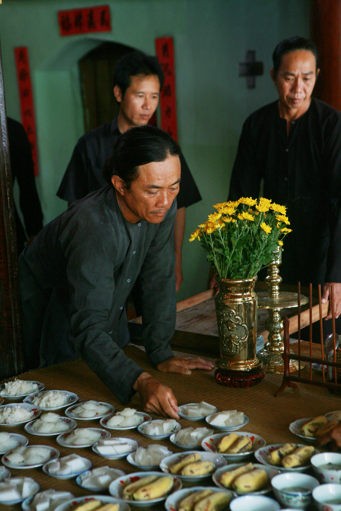 Chuẩn bị cơm chay kỉnh ông Trần