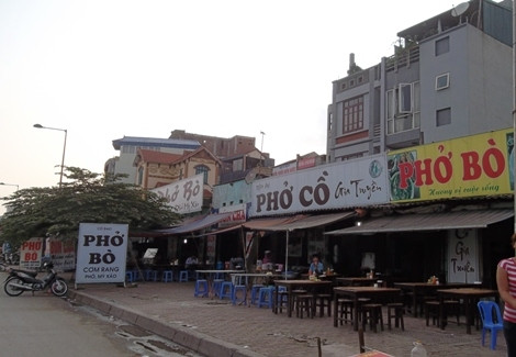 Hết bún, xôi… rồi đến phở, đi đâu cũng bắt gặp gia truyền. Thiết nghĩ Hà Nội nên có chủ trương thành lập "Hội phở gia truyền" để các hiệu phở có nơi sinh hoạt về về chuyên môn nấu phở gia truyền. Hết bún, xôi… rồi đến phở, đi đâu cũng bắt gặp gia truyền. Thiết nghĩ Hà Nội nên có chủ trương thành lập