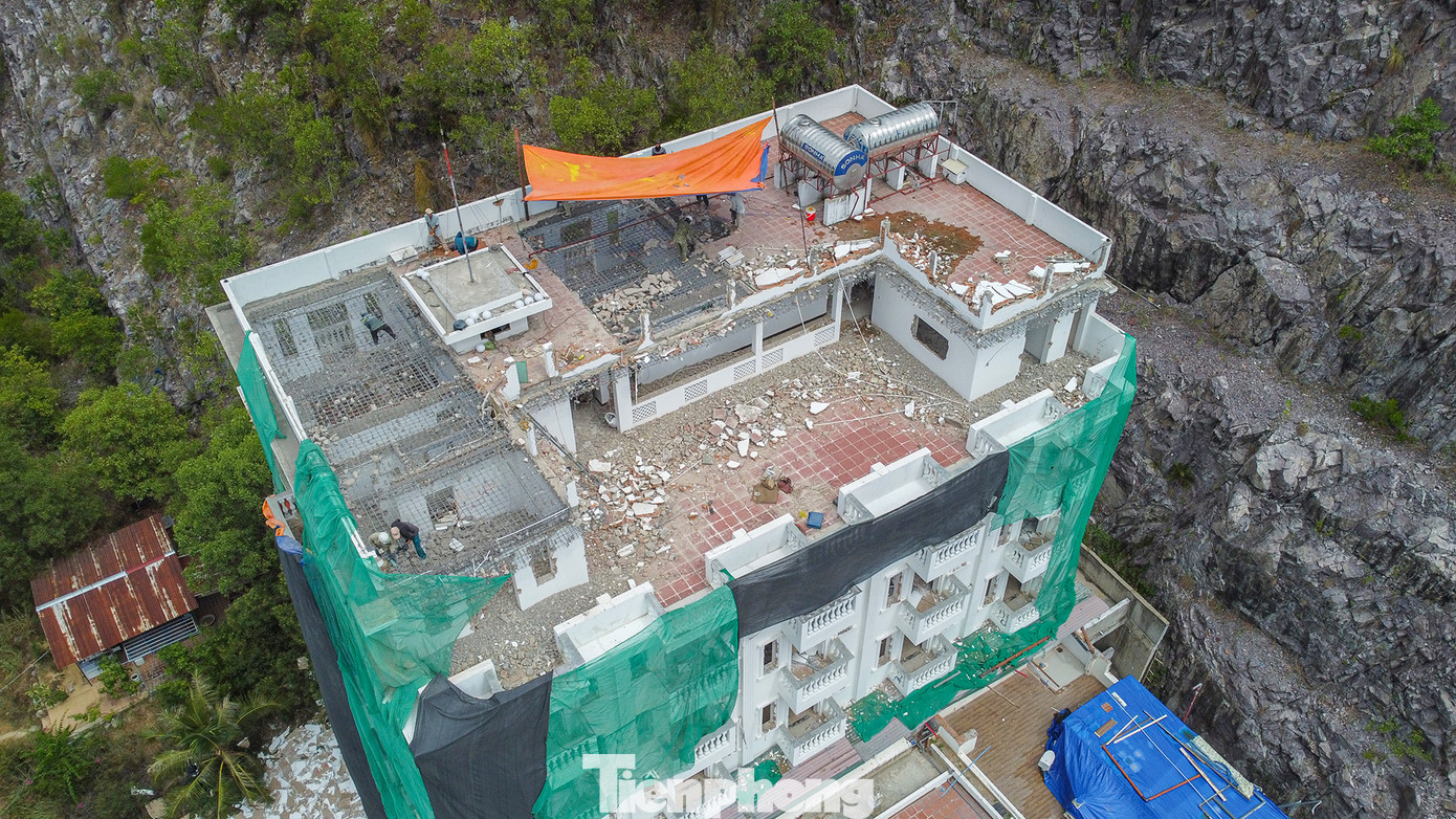 Những công trình bị cưỡng chế lần này nằm trong tổng số 15 quyết định cưỡng chế của UBND tỉnh Khánh Hòa ban hành từ năm 2019.