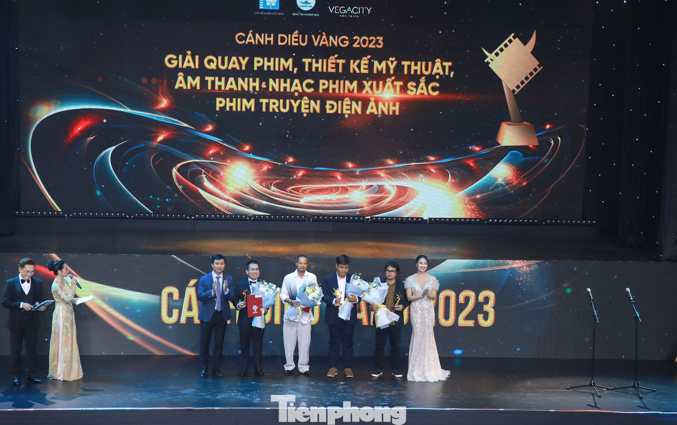 Các giải của mảng điện ảnh gồm Thiết kế mỹ thuật với phim Chị chị em em 2, Âm thanh gọi tên Mười: Lời nguyền trở lại được trao bởi diễn viên Hồng Diễm và đạo diễn Đỗ Thanh Hải.