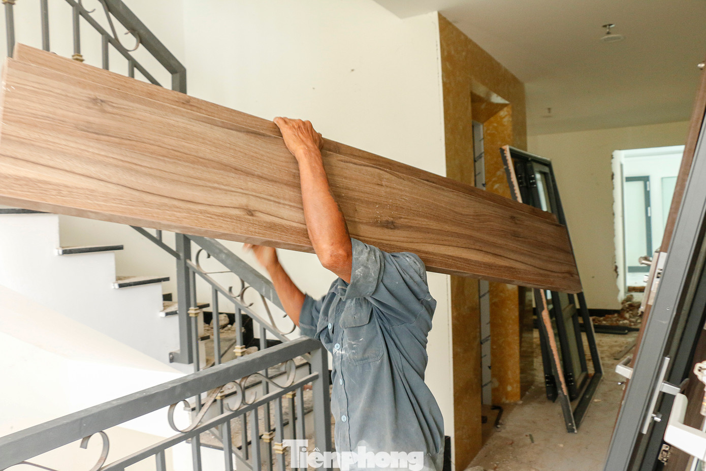 Tuy nhiên, theo UBND phường Vĩnh Trường do thời hạn cho các chủ công trình tự tháo dỡ đã hết, chính quyền buộc phải thực hiện cưỡng chế theo quyết định đã có.