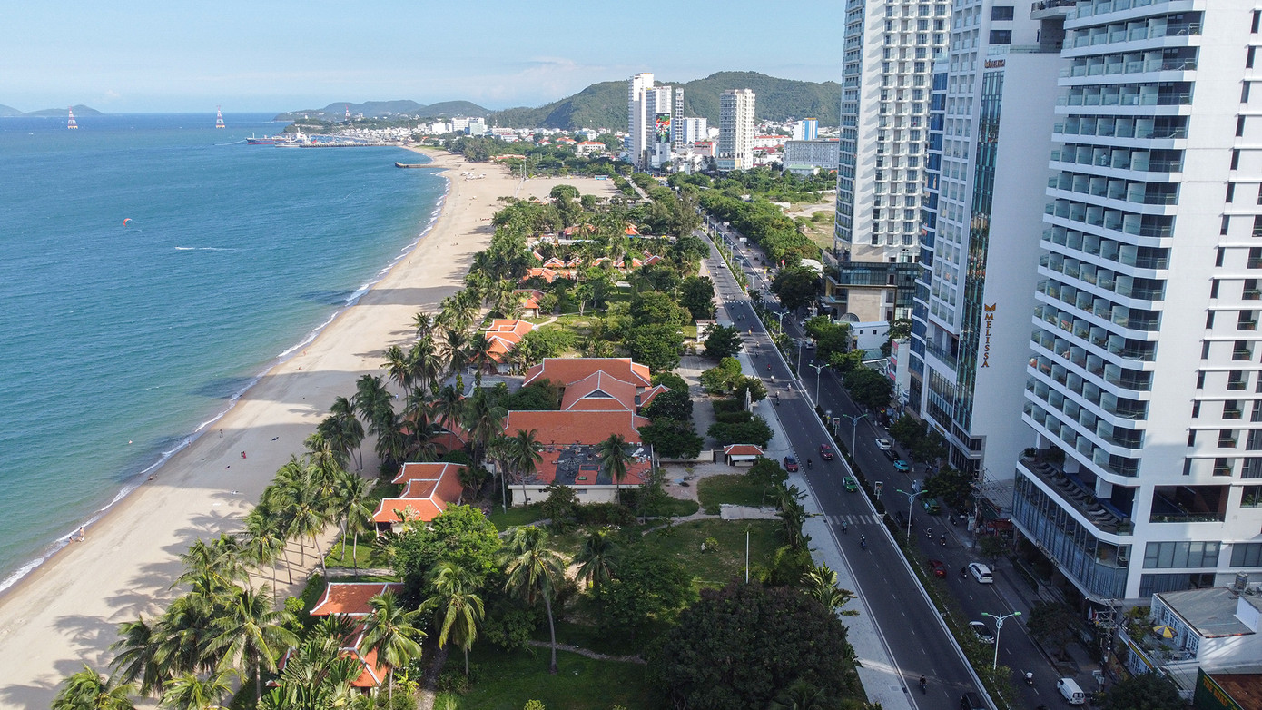 Khu resort Evason AnaMandara cũ sẽ thành cụm công trình Ngôi làng ven biển Nha Trang. Các công trình cũ sẽ tháo dỡ, một số được giữ lại và cải tạo phục vụ thương mại nhưng mật độ xây dựng không quá 5%. Khu resort Evason AnaMandara cũ sẽ thành cụm công trình Ngôi làng ven biển Nha Trang. Các công trình cũ sẽ tháo dỡ, một số được giữ lại và cải tạo phục vụ thương mại nhưng mật độ xây dựng không quá 5%.