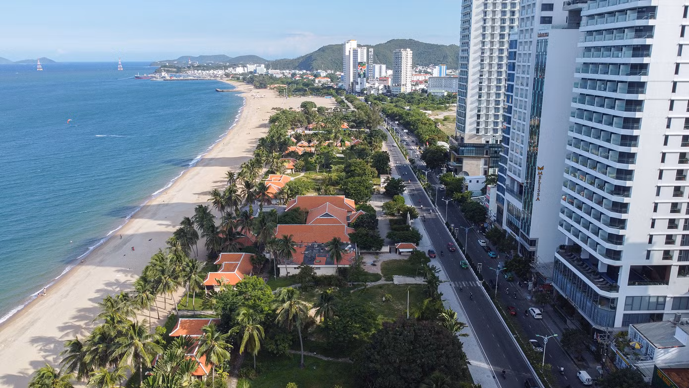 Khu resort Evason AnaMandara cũ sẽ thành cụm công trình Ngôi làng ven biển Nha Trang. Các công trình cũ sẽ tháo dỡ, một số được giữ lại và cải tạo phục vụ thương mại nhưng mật độ xây dựng không quá 5%. Khu resort Evason AnaMandara cũ sẽ thành cụm công trình Ngôi làng ven biển Nha Trang. Các công trình cũ sẽ tháo dỡ, một số được giữ lại và cải tạo phục vụ thương mại nhưng mật độ xây dựng không quá 5%.