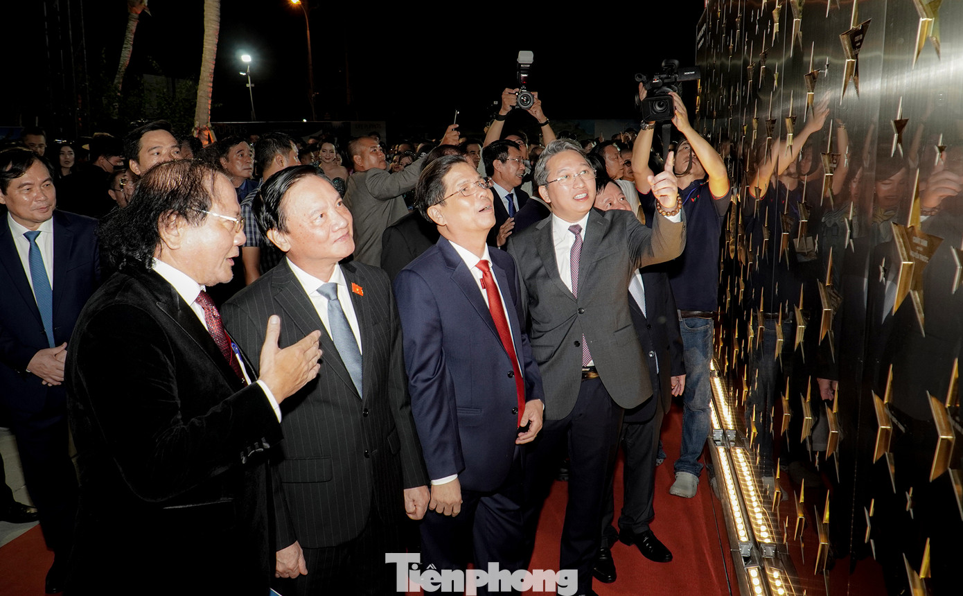 Dịp này, công trình Bức tường danh vọng được công nhận kỷ lục Việt Nam. Tại đây, công trình vinh danh những cá nhân, tập thể xuất sắc giành giải thưởng Cánh Diều Vàng trong 20 năm qua, gồm 433 ngôi sao, đại diện cho 107 tác phẩm tiêu biểu, 297 cá nhân xuất sắc là các nghệ sĩ, tác giả, nghệ sĩ làm nên diện mạo điện ảnh Việt.