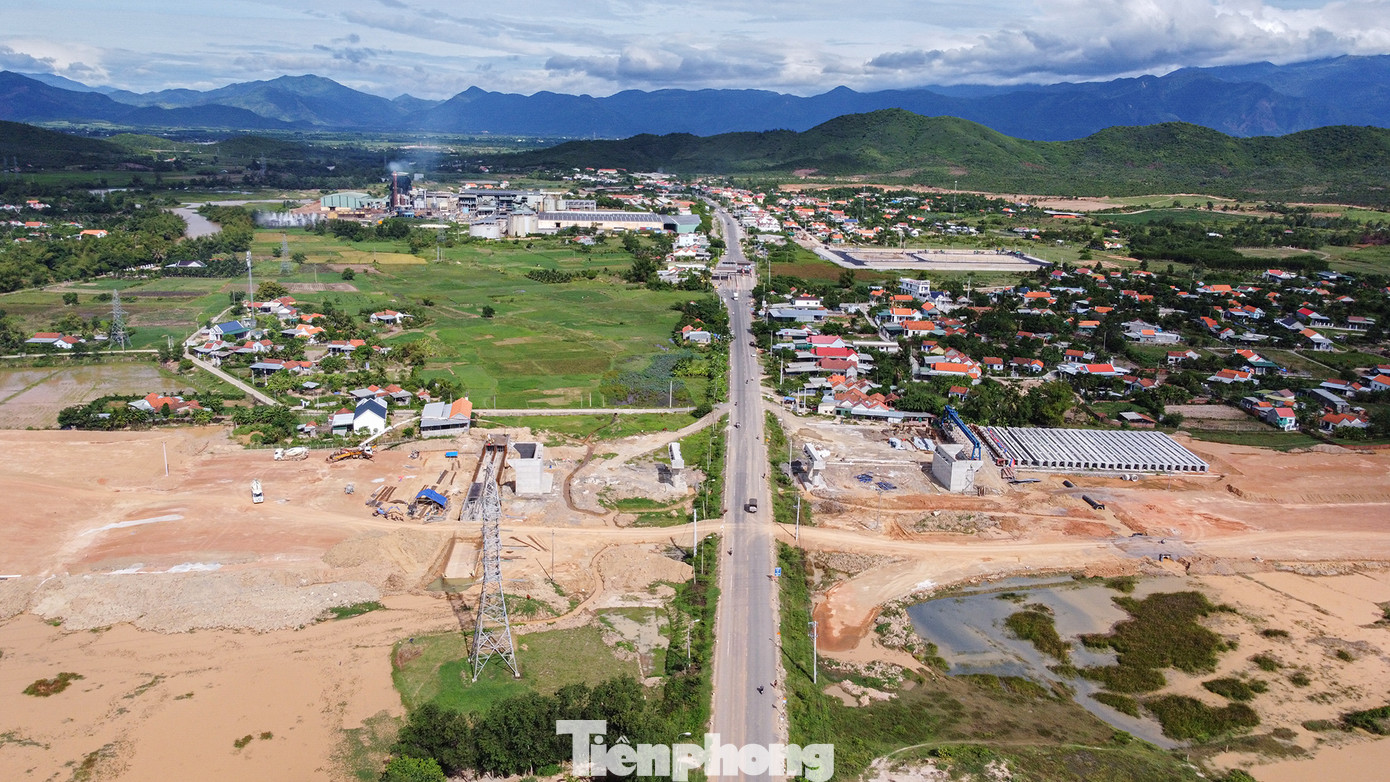 Dự án cao tốc Vân Phong - Nha Trang có 2 gói thầu xây lắp.