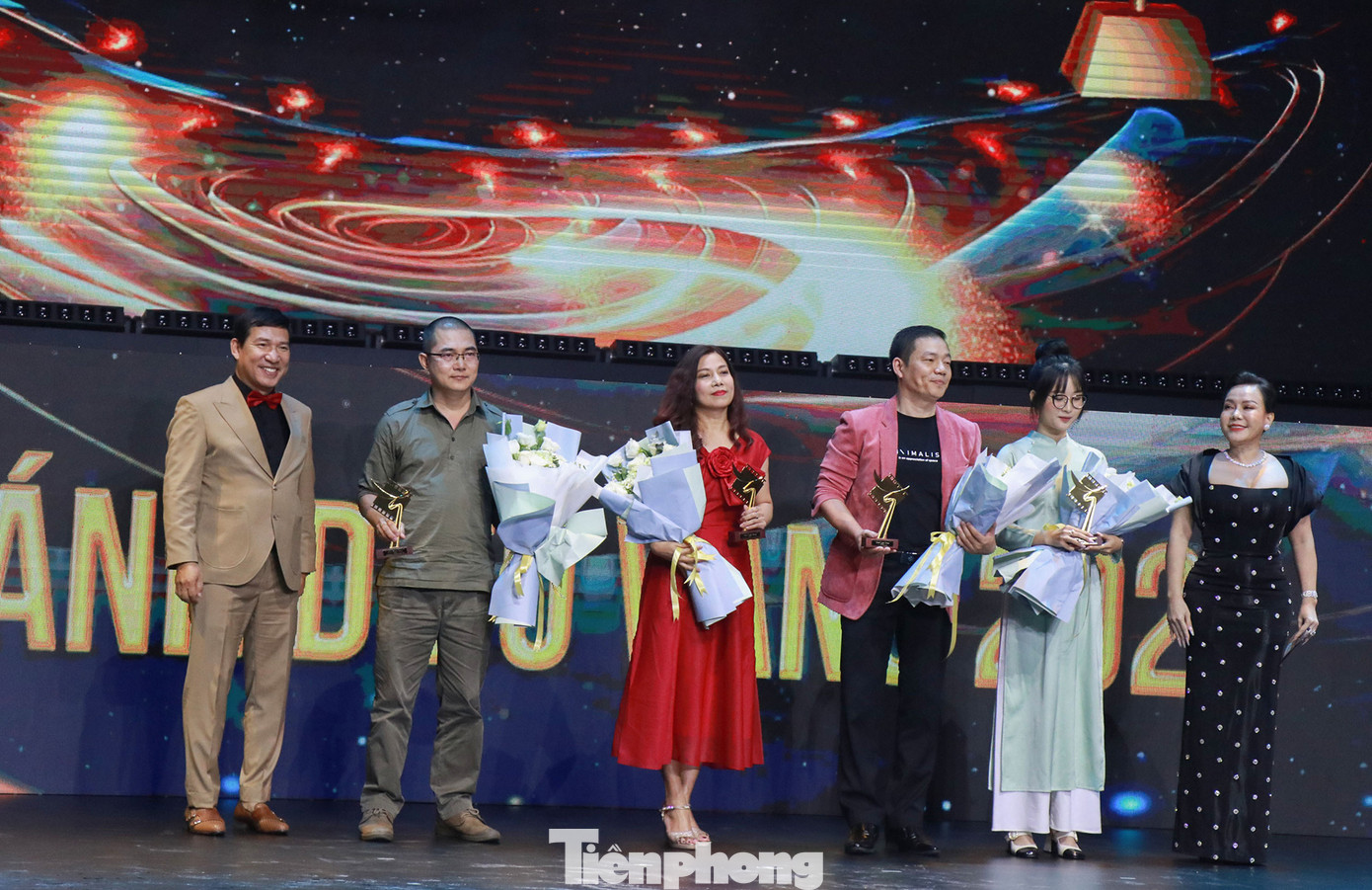 Ở hạng mục phim hoạt hình và phim ngắn được trao cho Nguồn cội và Dưới đáy hồ.