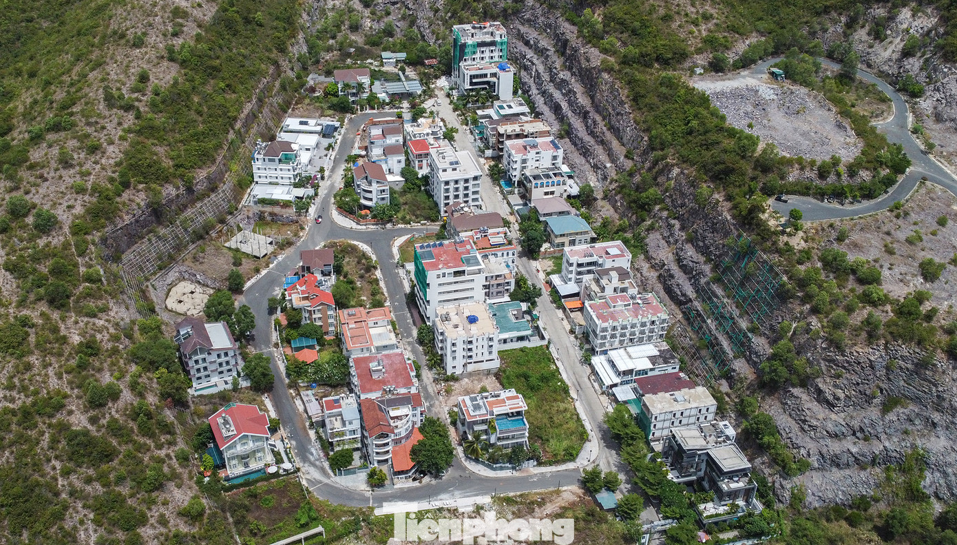 UBND phường Vĩnh Trường cho biết, thời gian tới phường sẽ tiếp tục tháo dỡ 7 công trình còn lại, gồm các lô: A6, A7, A12, A14, C30, D45, D46. Những các công trình này đã được chủ đầu tư đã tự tháo dỡ phần chiều cao công trình, tuy nhiên chưa tháo dỡ phần mật độ xây dựng sai phép. Hiện UBND phường Vĩnh Trường đã làm xong các thủ tục lựa chọn nhà thầu để thực hiện cưỡng chế 7 công trình này.