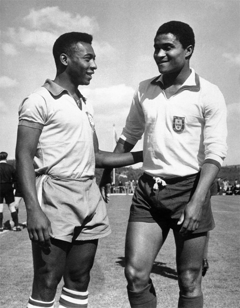Eusebio (phải) và Pele. Eusebio (phải) và Pele
