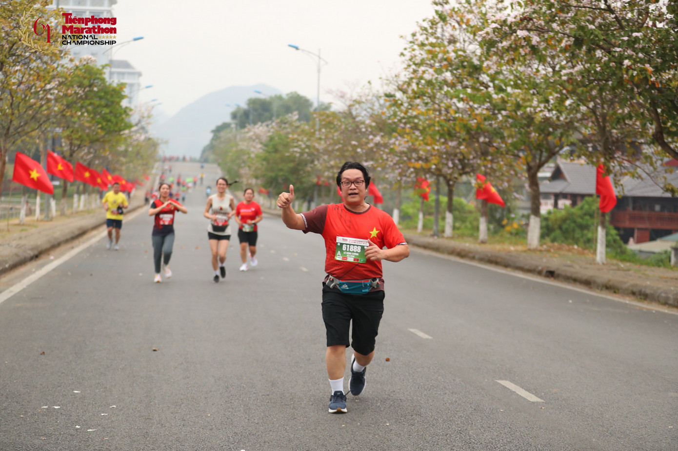 Anh Lê Hùng Cường (phòng Kinh doanh) là một trong những thành viên lo hậu cần, tổ chức của giải đấu nhưng không chịu bỏ lỡ dịp chạy cùng Tiền Phong Marathon.
