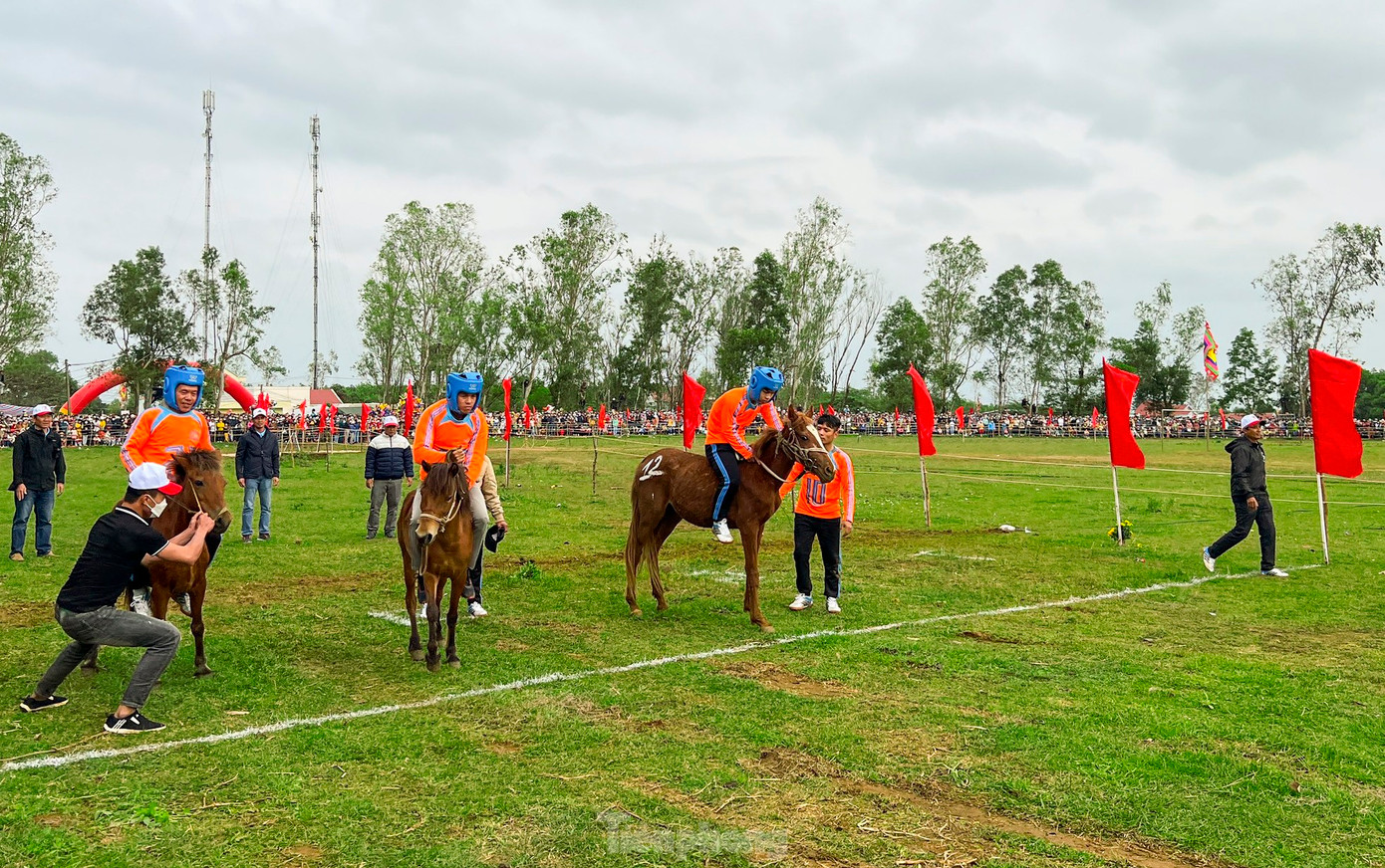Lễ hội đua ngựa tại Phú Yên. Ảnh: TRƯƠNG ĐỊNH.