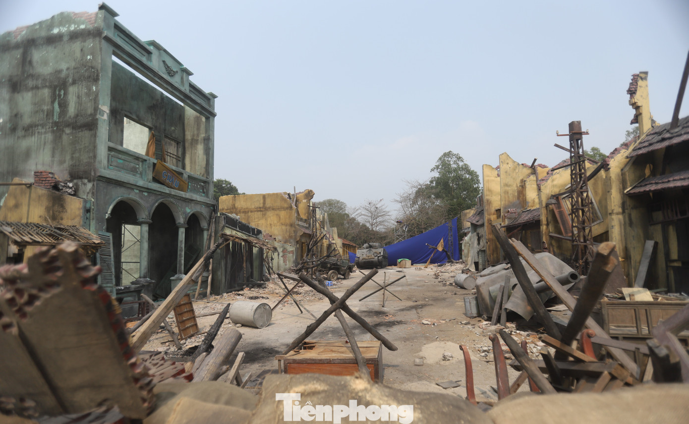 Cục trưởng Cục Điện ảnh Vi Kiến Thành cho biết Đào, phở và piano là bộ phim do Bộ Văn hóa, Thể thao và Du lịch, Cục Điện ảnh đặt hàng, giao CTCP Phim truyện 1 sản xuất. Cục trưởng Cục Điện ảnh Vi Kiến Thành cho biết Đào, phở và piano là bộ phim do Bộ Văn hóa, Thể thao và Du lịch, Cục Điện ảnh đặt hàng, giao CTCP Phim truyện 1 sản xuất.