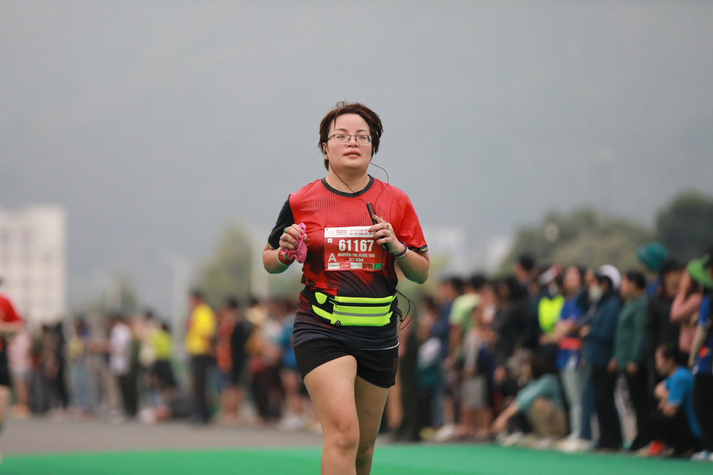 Chị Ngọc Thu đăng ký cự ly 10km trong khi ông xã (Vũ Ảnh) chinh phục cự ly 21km. Ảnh: Như Ý.