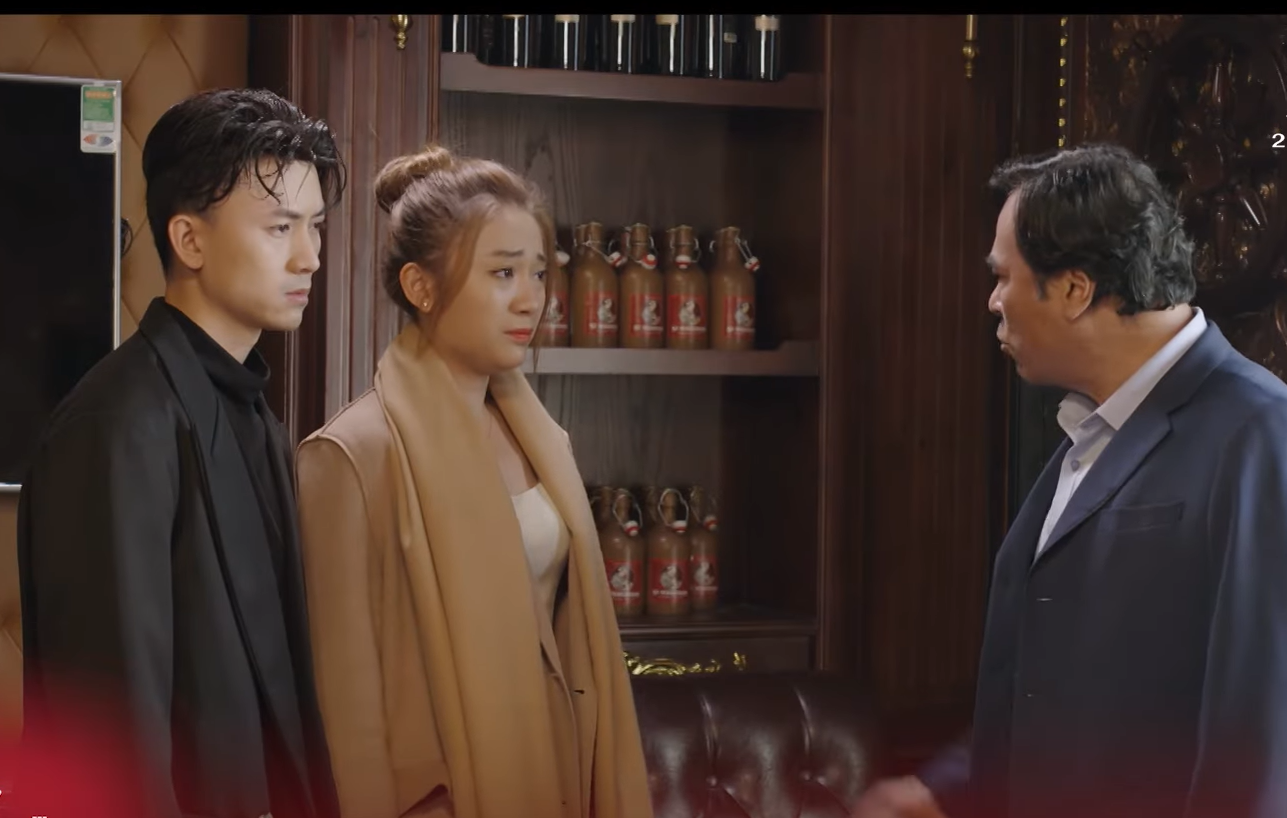 Danh lần đầu dám bật lại bố vợ. Ảnh: CMH. Danh lần đầu dám bật lại bố vợ. Ảnh: CMH.