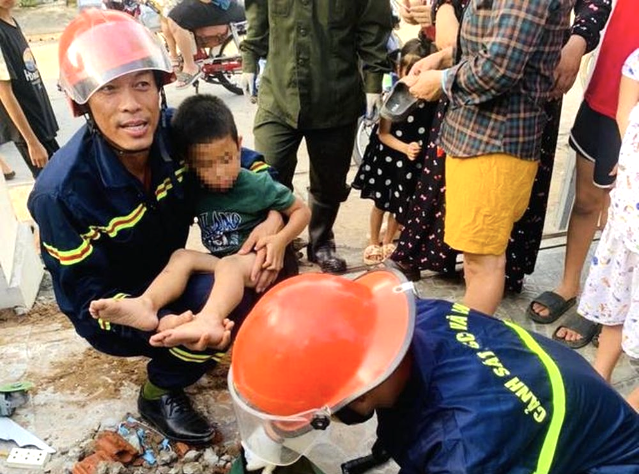 Cháu bé được giải cứu thành công Cháu bé được giải cứu thành công