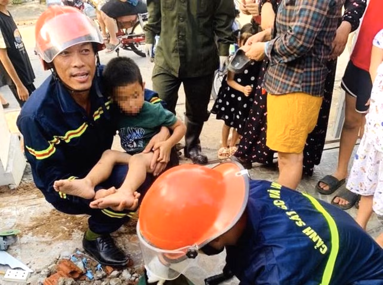 Cháu bé được giải cứu thành công Cháu bé được giải cứu thành công