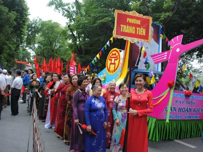 Các đoàn đại biểu tham gia lễ hội kỷ niệm 585 năm ngày Vua Lê Thái Tổ đăng quang (1428-2013). Ảnh: Minh Tuấn. Các đoàn đại biểu tham gia lễ hội kỷ niệm 585 năm ngày Vua Lê Thái Tổ đăng quang (1428-2013). Ảnh: Minh Tuấn