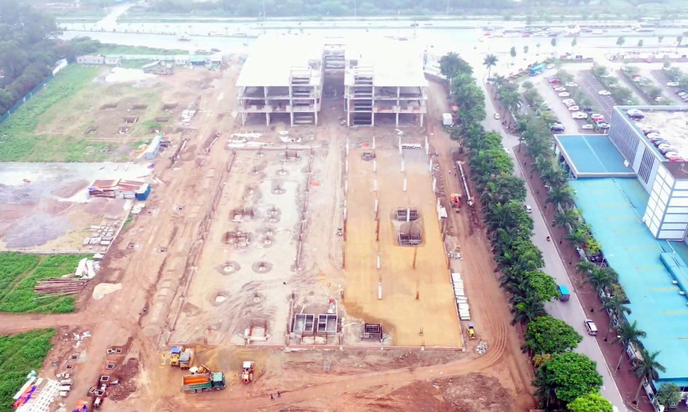 Công ty CP Việt Phương - chủ đầu tư dự án Trung tâm thương mại văn phòng và siêu thị Việt Phương (phường Gia Thụy) bị UBND quận Long Biên phạt 80 triệu đồng do thi công sai so với giấy phép được cấp và thi công xây dựng công trình không có giấy phép. Công ty CP Việt Phương - chủ đầu tư dự án Trung tâm thương mại văn phòng và siêu thị Việt Phương (phường Gia Thụy) bị UBND quận Long Biên phạt 80 triệu đồng do thi công sai so với giấy phép được cấp và thi công xây dựng công trình không có giấy phép.