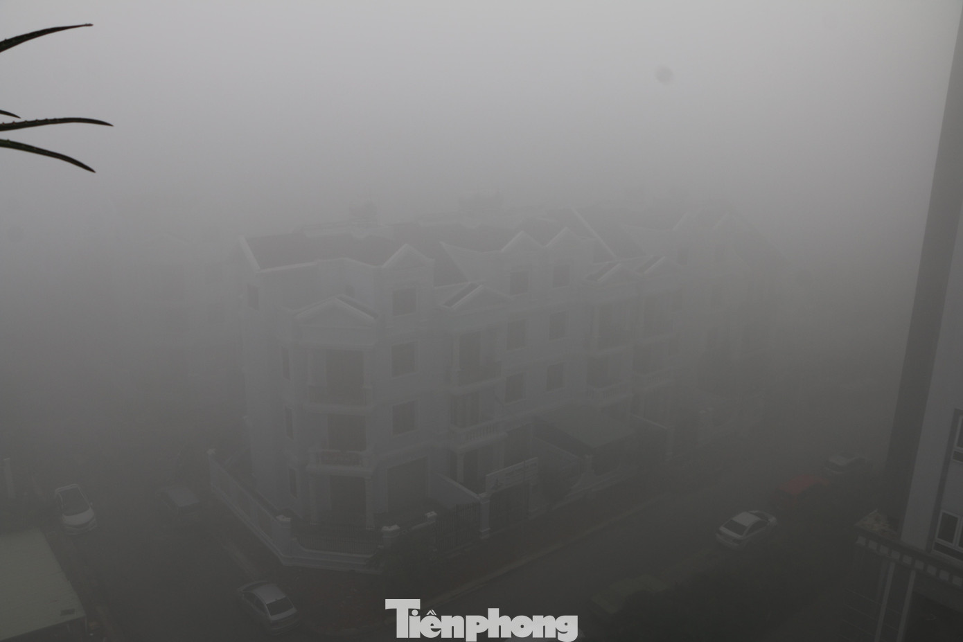 Từ sáng sớm 22/7, nhiều khu vực tại TPHCM xuất hiện sương mù dày đặc, tầm nhìn thấp. Ảnh ghi nhận tại khu vực chung cư Mỹ Phúc, phường 16, quận 8.