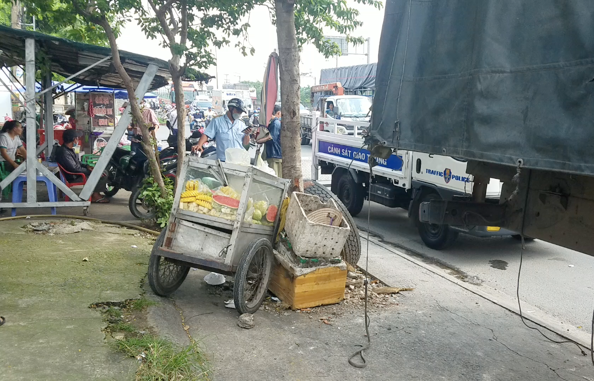 Chiếc xe trái cây của nạn nhân. Chiếc xe trái cây của nạn nhân.