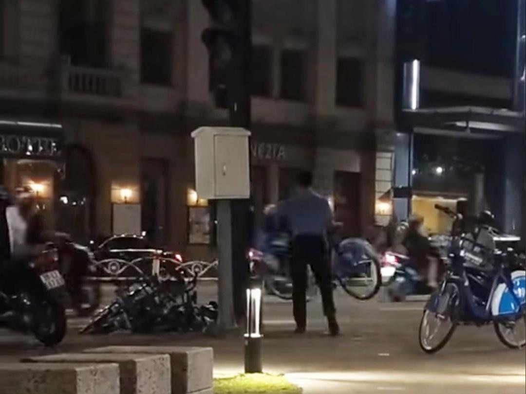 Vụ việc xảy ra vào tối 19/7, tại khu vực đường Tôn Đức Thắng (đoạn qua công viên Bạch Đằng, quận 1, TPHCM).