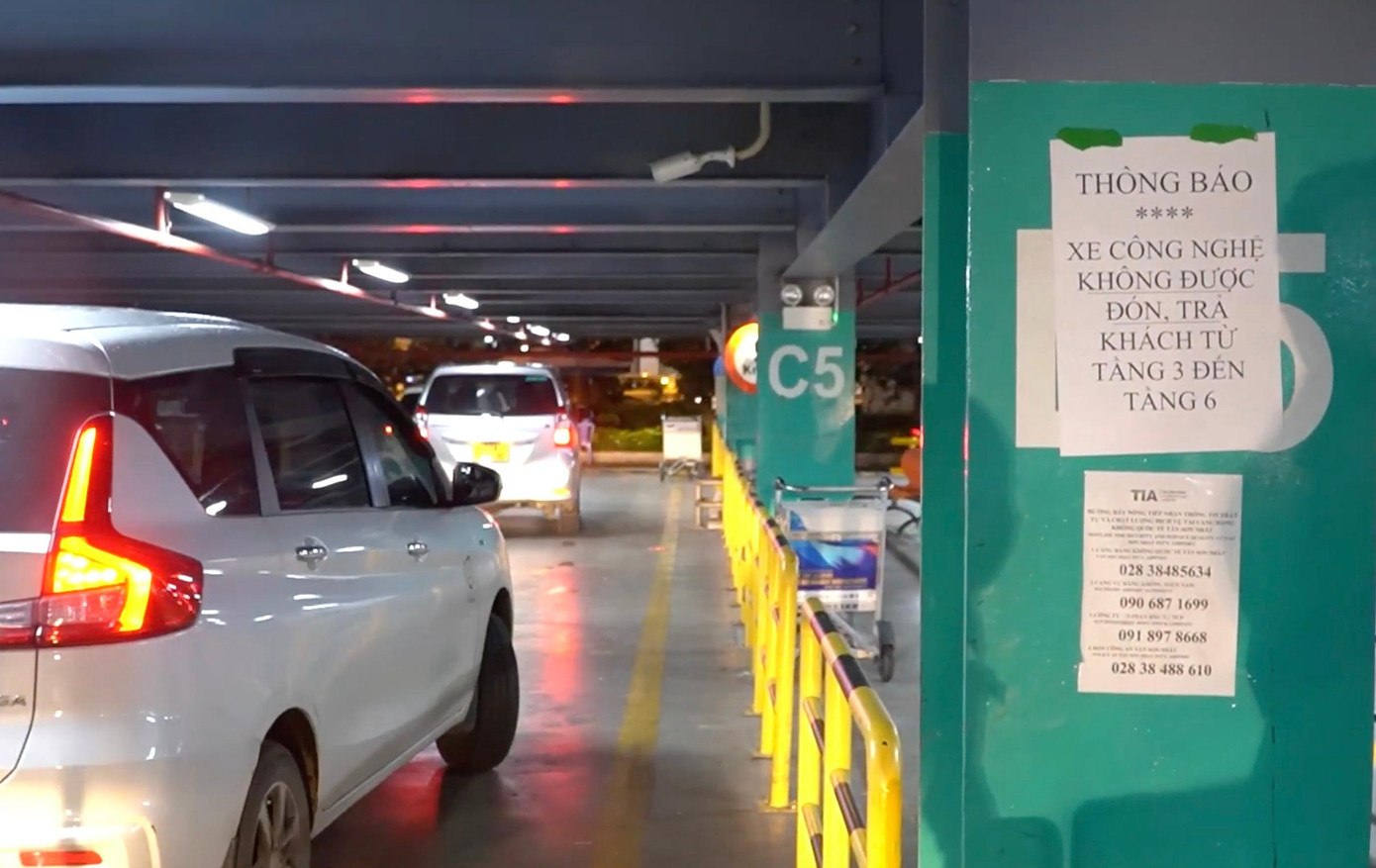 Thông báo được dán tại nhà xe TCP. Thông báo được dán tại nhà xe TCP.
