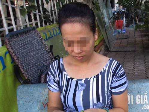 Chị Hường (em ông H.) đang kể về trường hợp của anh trai và chị dâu mình một cách xót xa