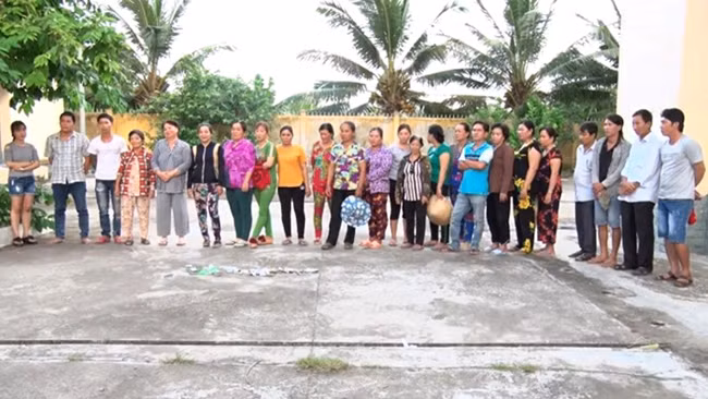Bắt quả tang 17 'quý bà' đánh bạc ăn tiền ảnh 1