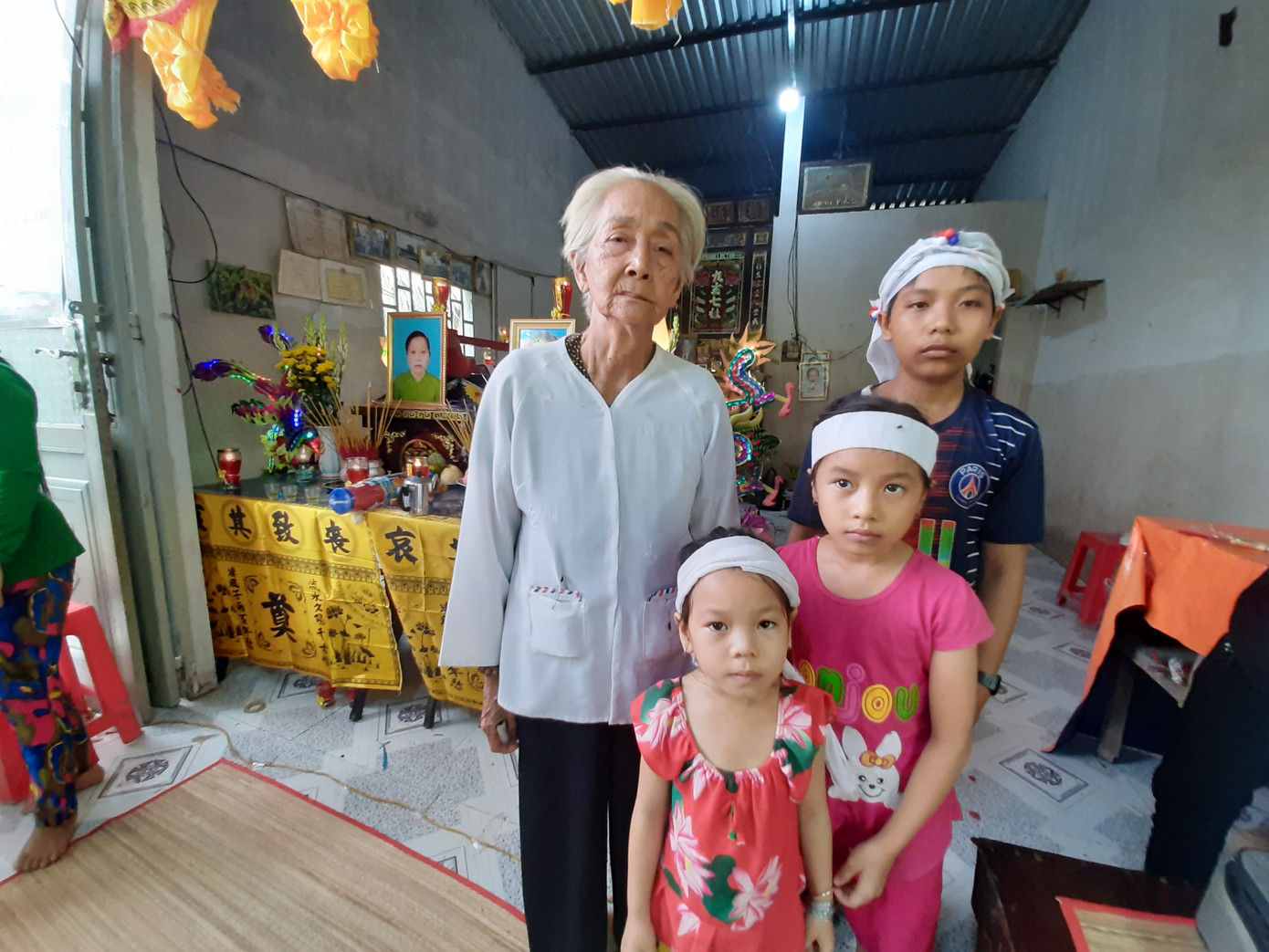 Vợ chồng tử nạn trước ngày con tựu trường ảnh 1